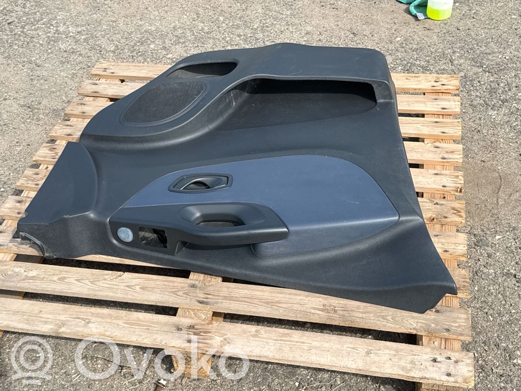 Opel Vivaro Boczki / Poszycie drzwi przednich 