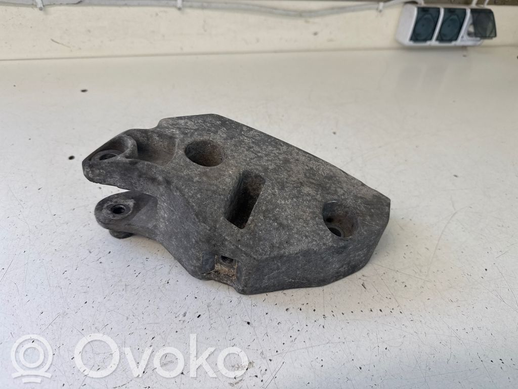 Opel Vivaro Suport motor 