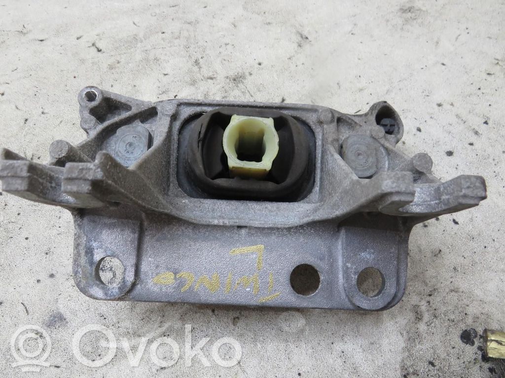 Renault Twingo III Engine mount vacuum valve 