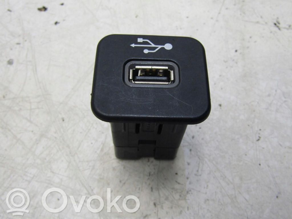 Jeep Renegade USB socket connector 