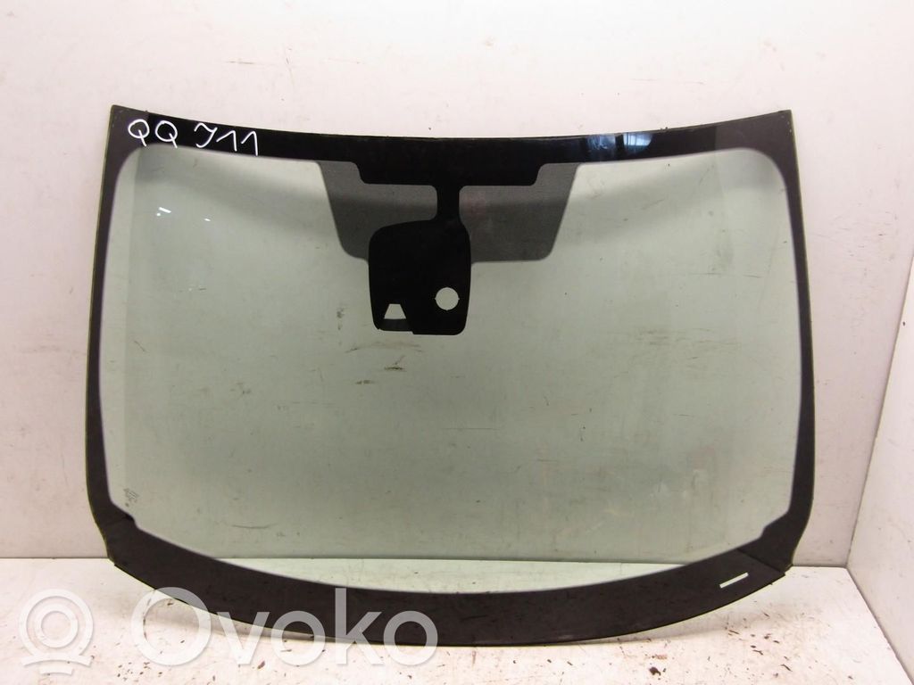 Nissan Qashqai Переднее стекло 