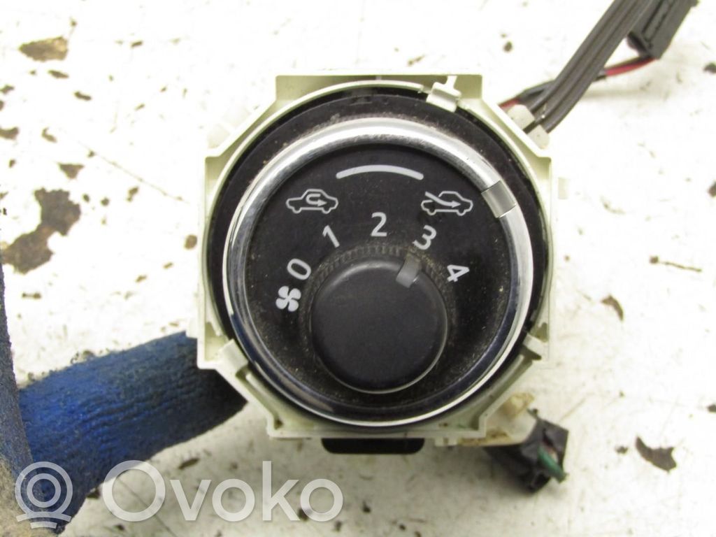 Toyota Yaris Interior fan control switch 
