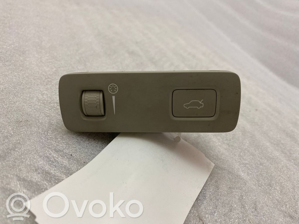 Volvo XC90 Tailgate opening switch 