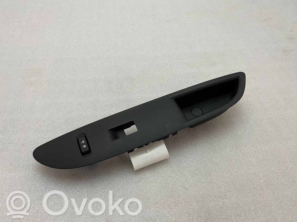 Buick Encore I Front door window switch trim 