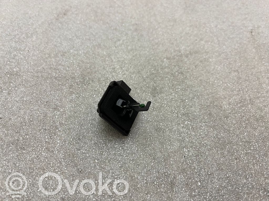 Interior temperature sensor   CPLA19C734CA