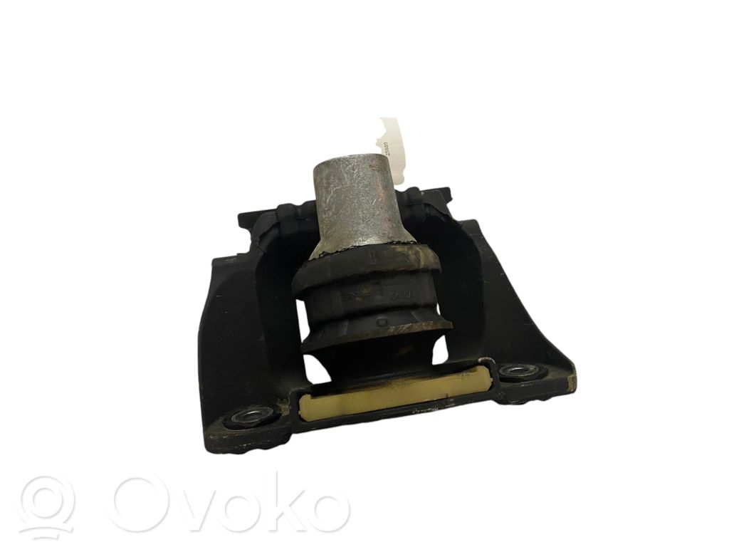 Volvo XC60 Engine mount bracket 