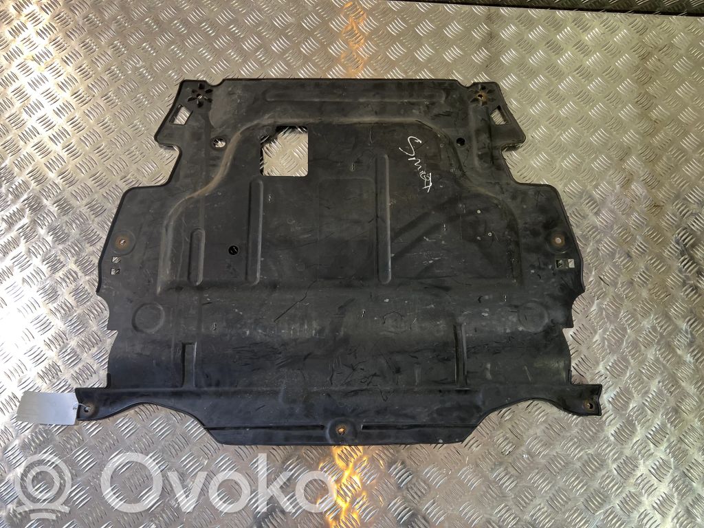 Cache de protection sous moteur