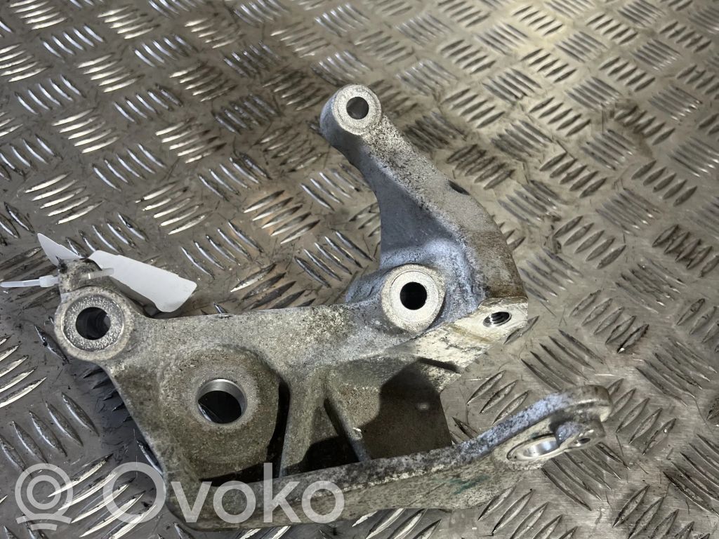 Engine mounting bracket   31480551