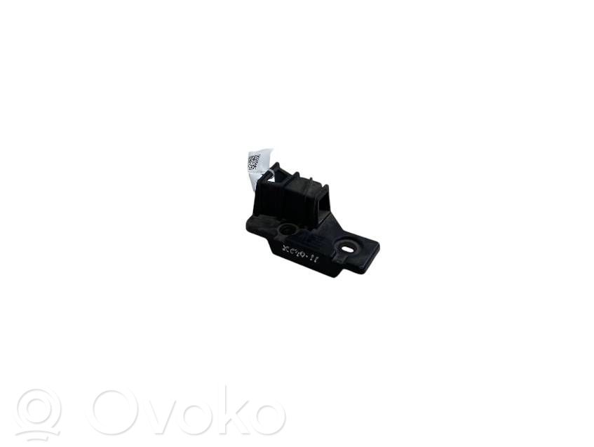 Volvo XC90 Front bumper mounting bracket 