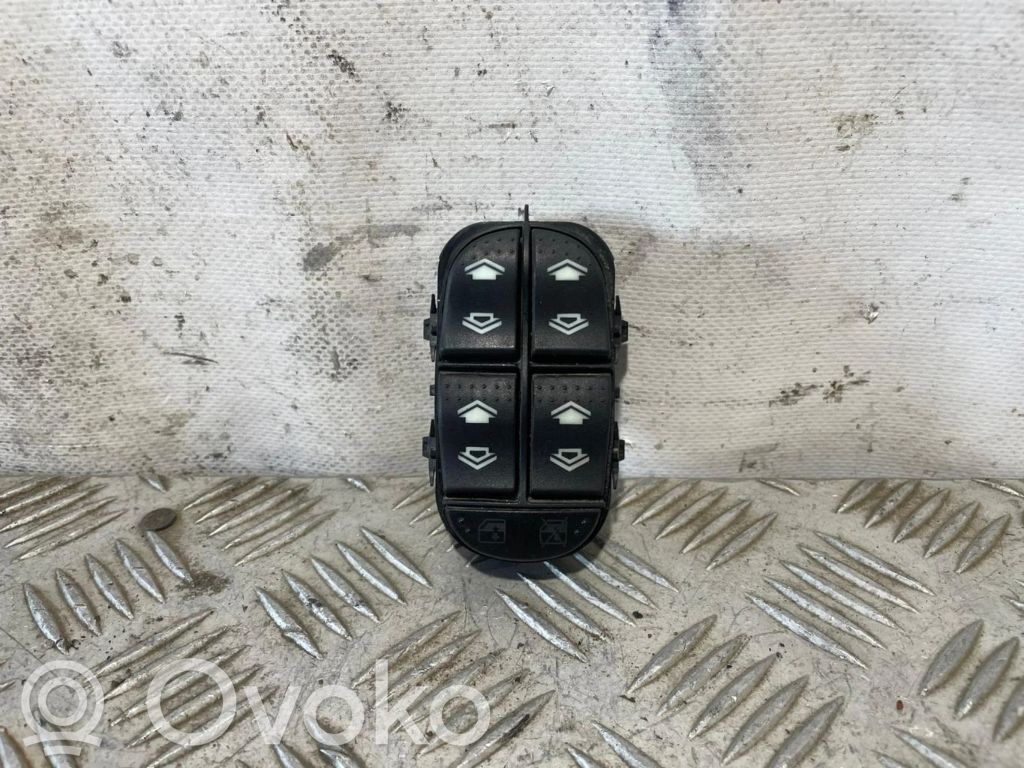 Interruptor del elevalunas eléctrico   2M5T14A132DA