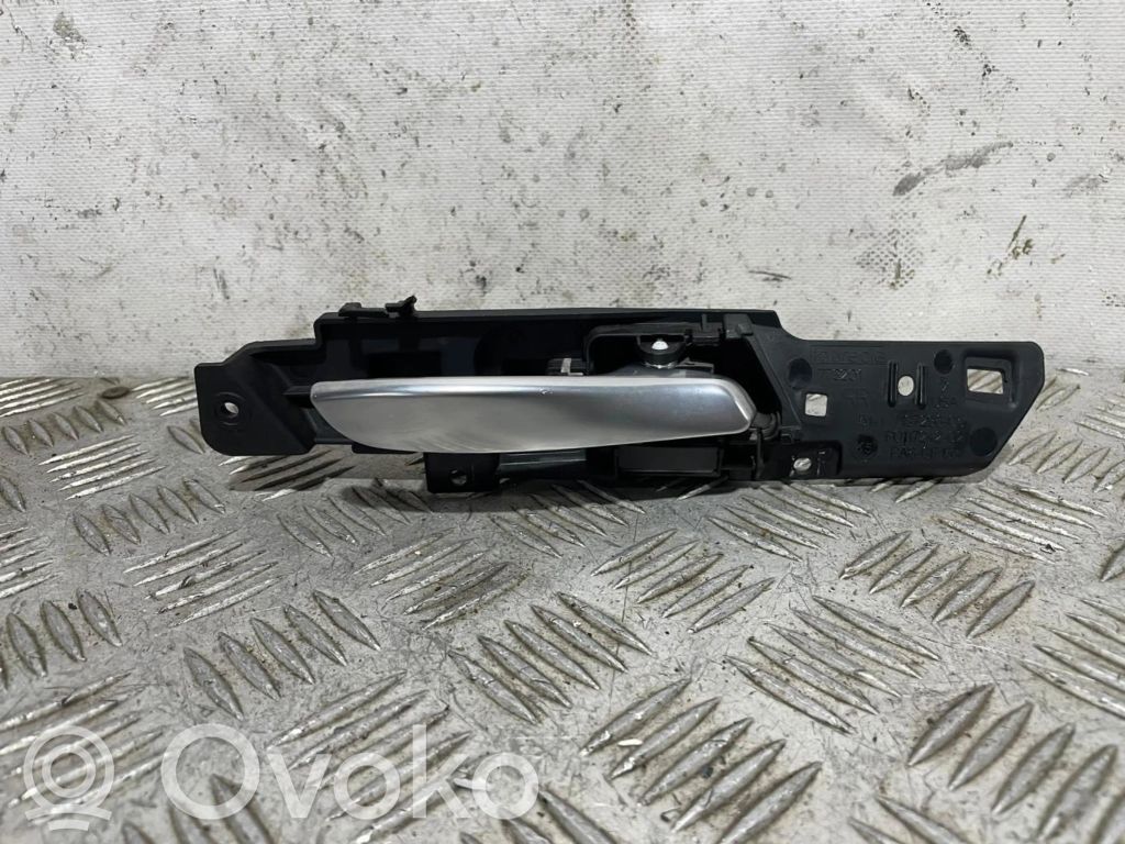 Manecilla interna puerta trasera   7137298