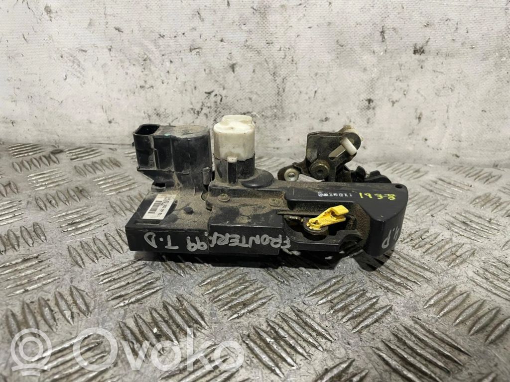 Rear door lock   16637560