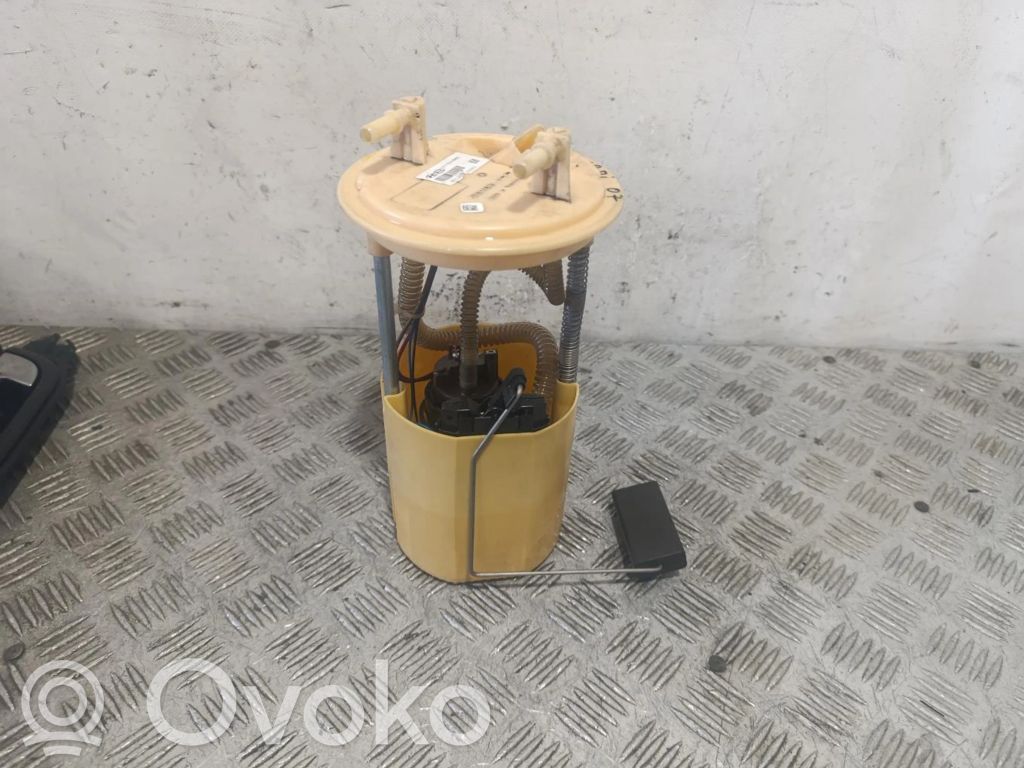 KIA Carens I Bomba interna de combustible 