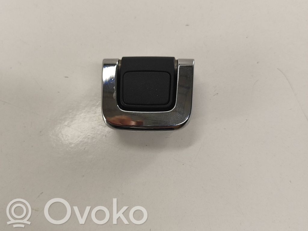 Peugeot 508 Tie down hook / loop 