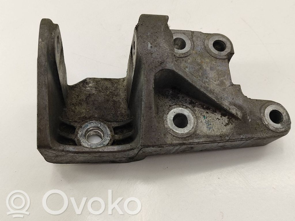 Peugeot 508 Engine mounting bracket 
