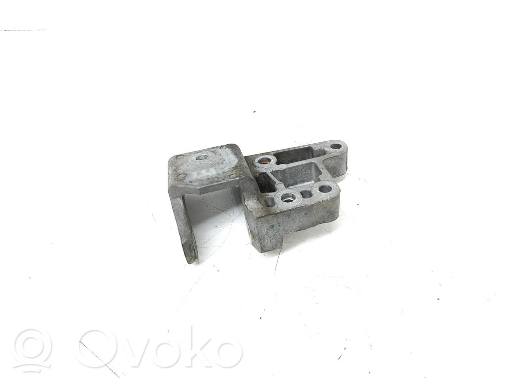 Peugeot 508 RXH Engine mounting bracket 