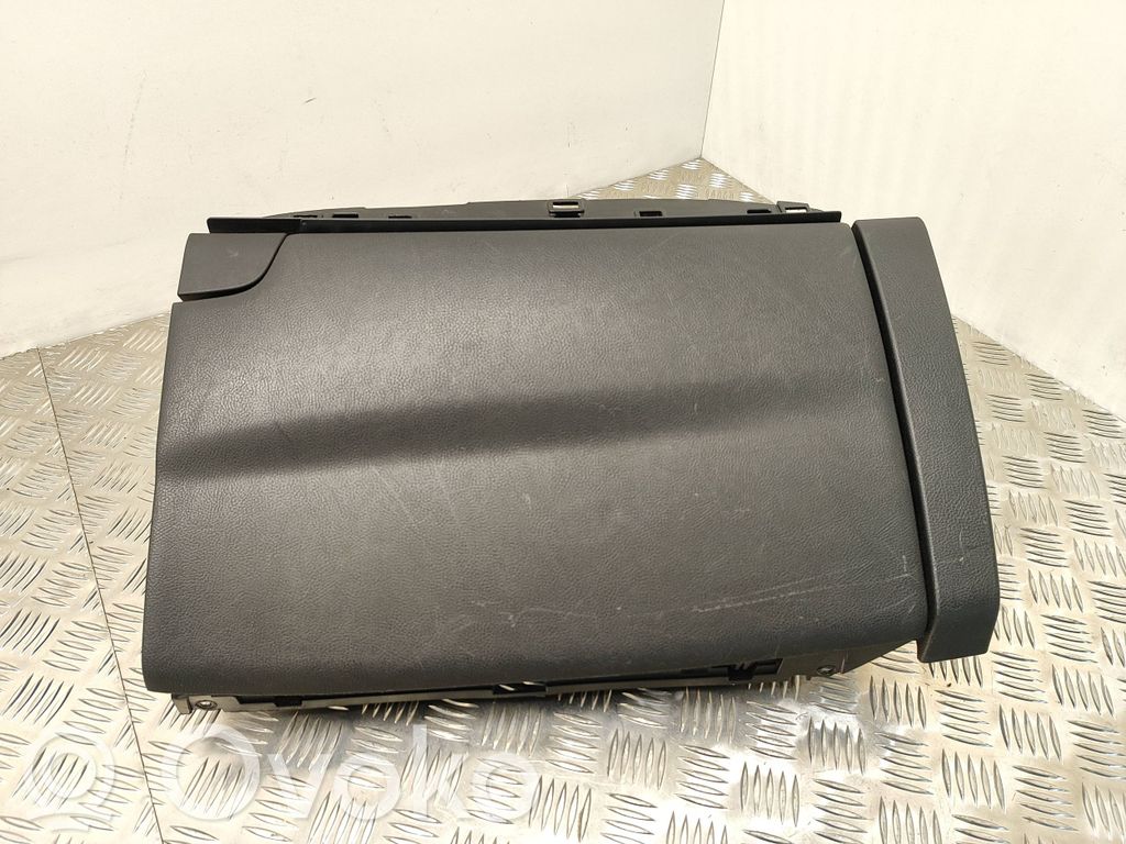 Ford S-MAX Glove box 