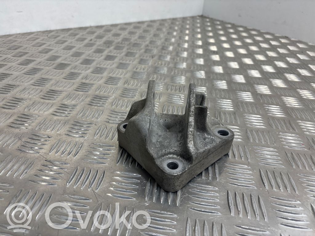 Renault Laguna III Engine mounting bracket 