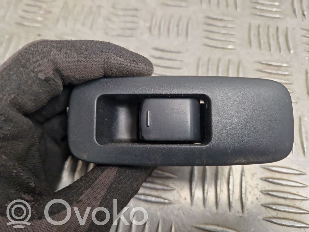 Nissan Qashqai+2 Elektrisko logu slēdzis 
