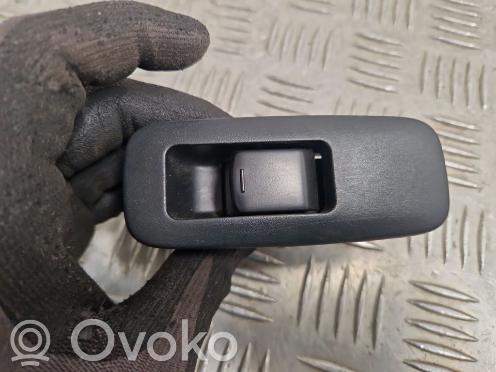 Nissan Qashqai+2 Electric window control switch 