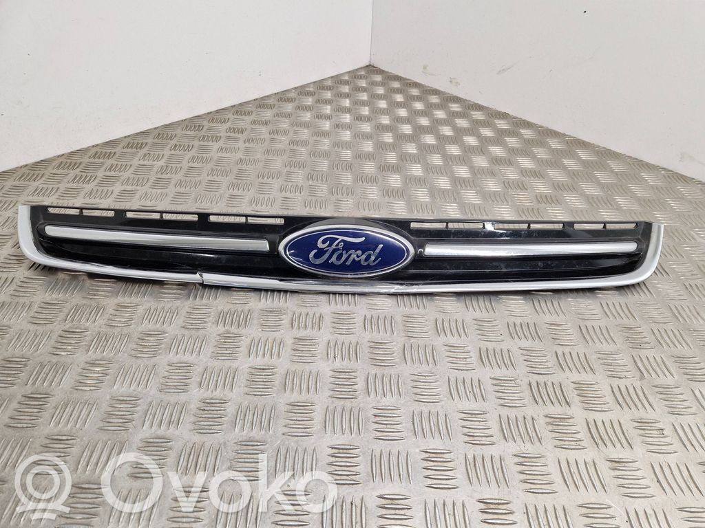 Ford Kuga II Augšējais režģis 