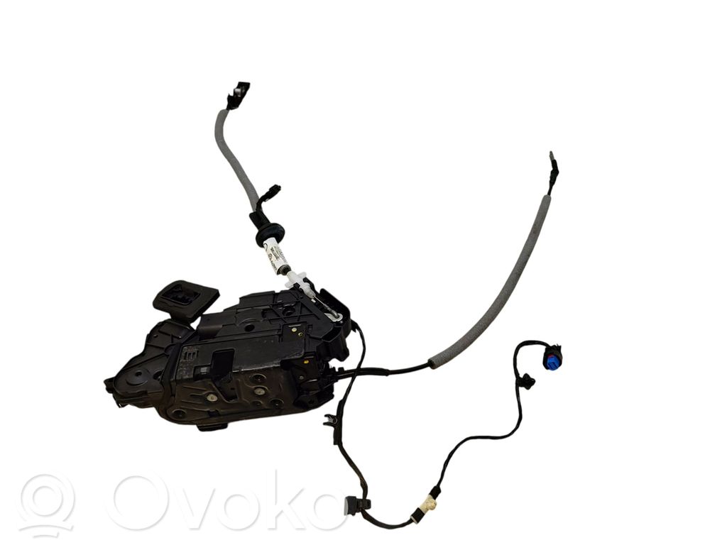 Volkswagen PASSAT B8 Front door lock 