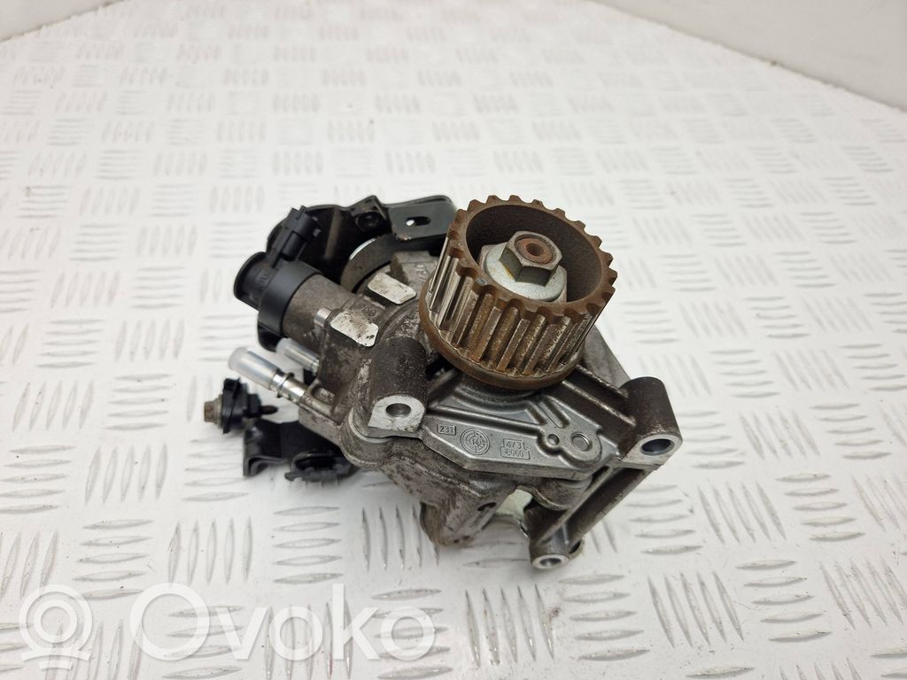 Renault Clio IV Fuel injection high pressure pump 