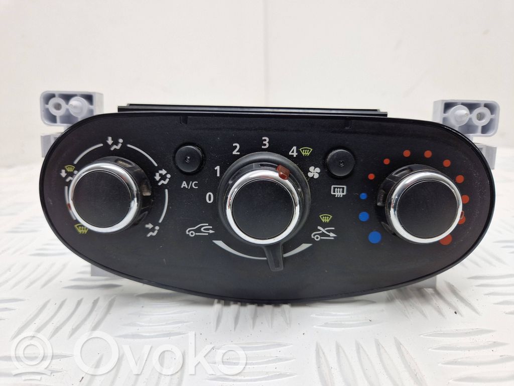 Dacia Duster Climate control unit 
