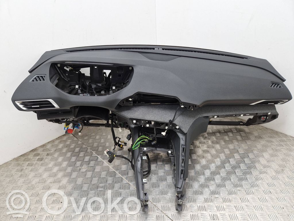 Peugeot 5008 II Deska rozdzielcza 