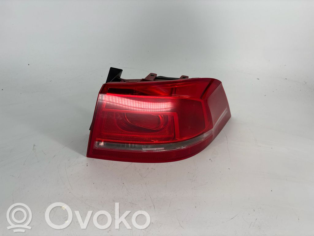 Volkswagen PASSAT B7 Lampă spate în caroserie 