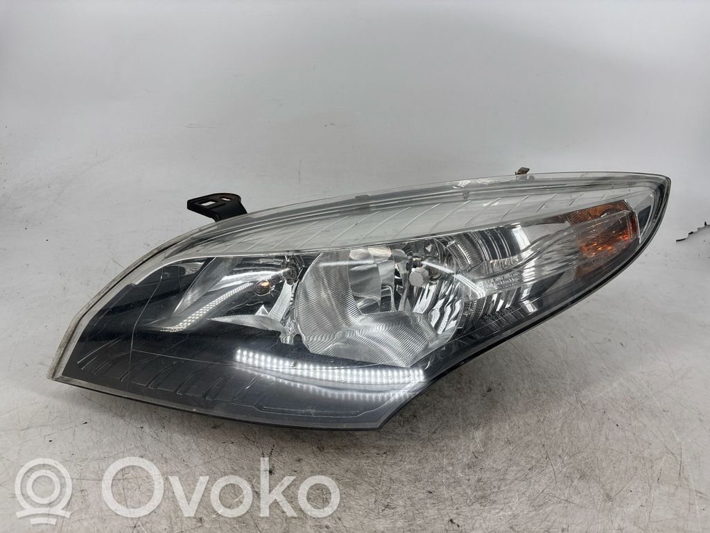 Renault Megane III Phare frontale 