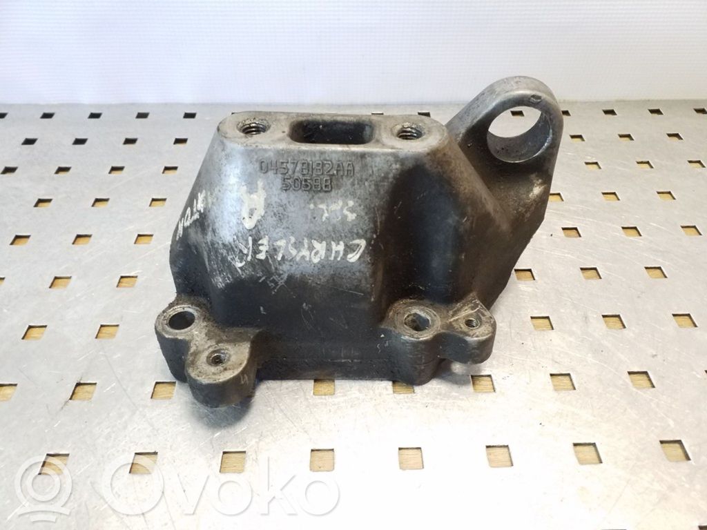 Chrysler 300 - 300C Engine mounting bracket 