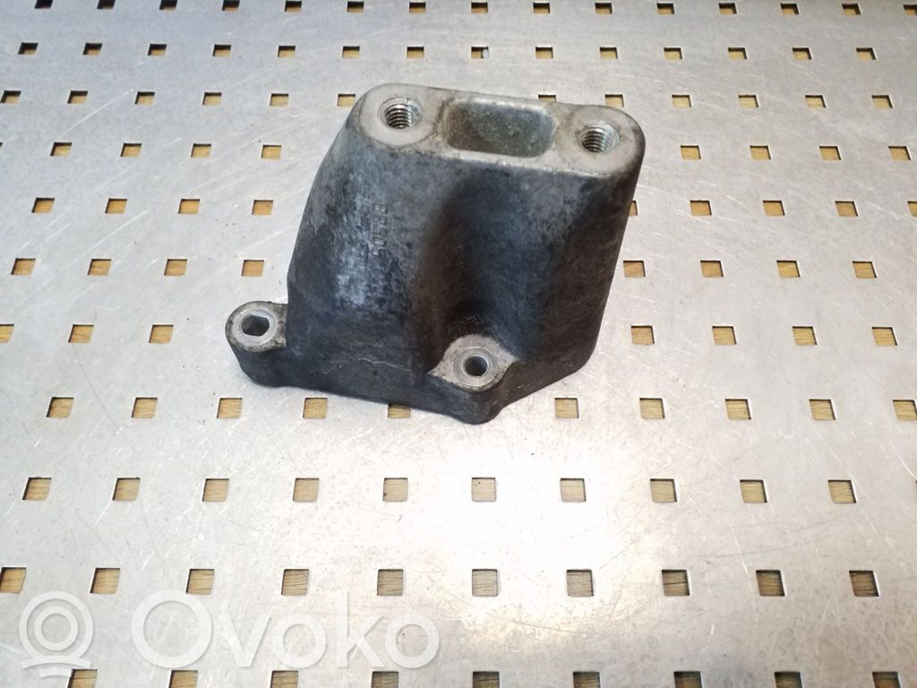 Chrysler 300 - 300C Engine mounting bracket 