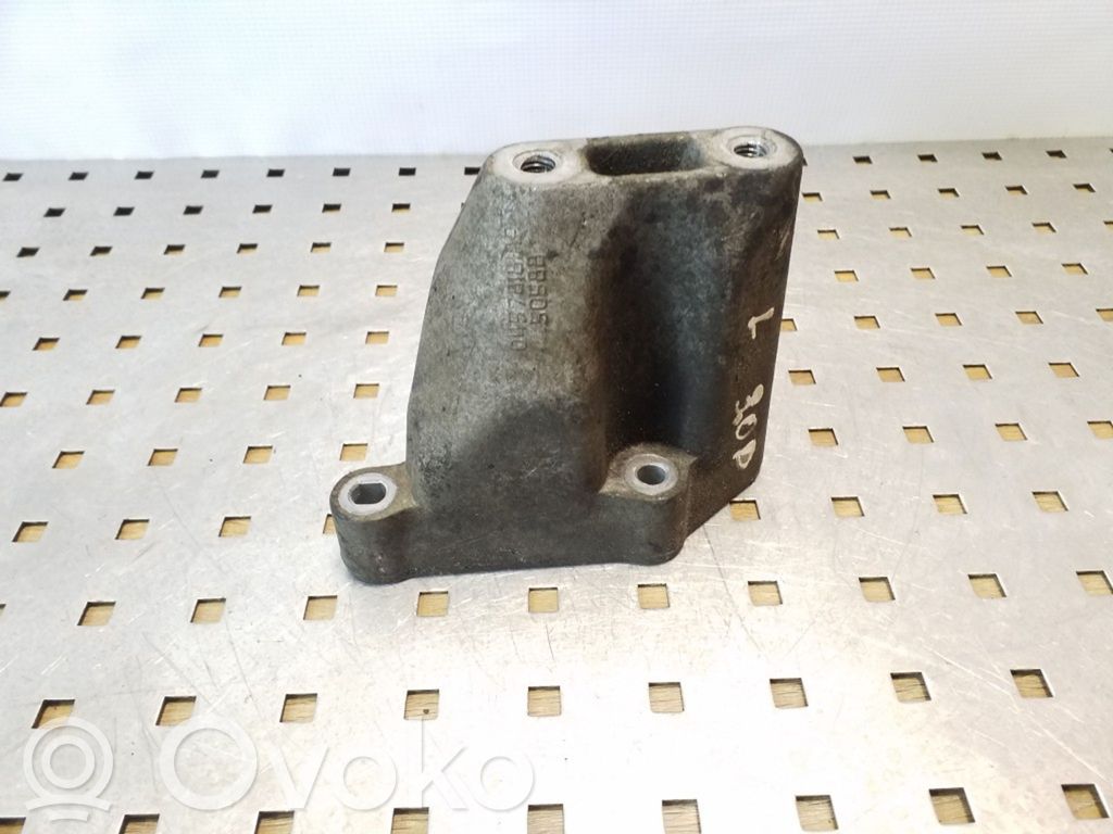 Chrysler 300 - 300C Engine mounting bracket 