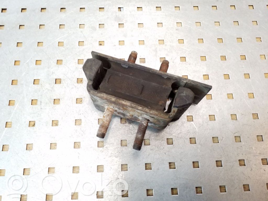 Iveco Daily 35 - 40.10 Engine mount bracket 