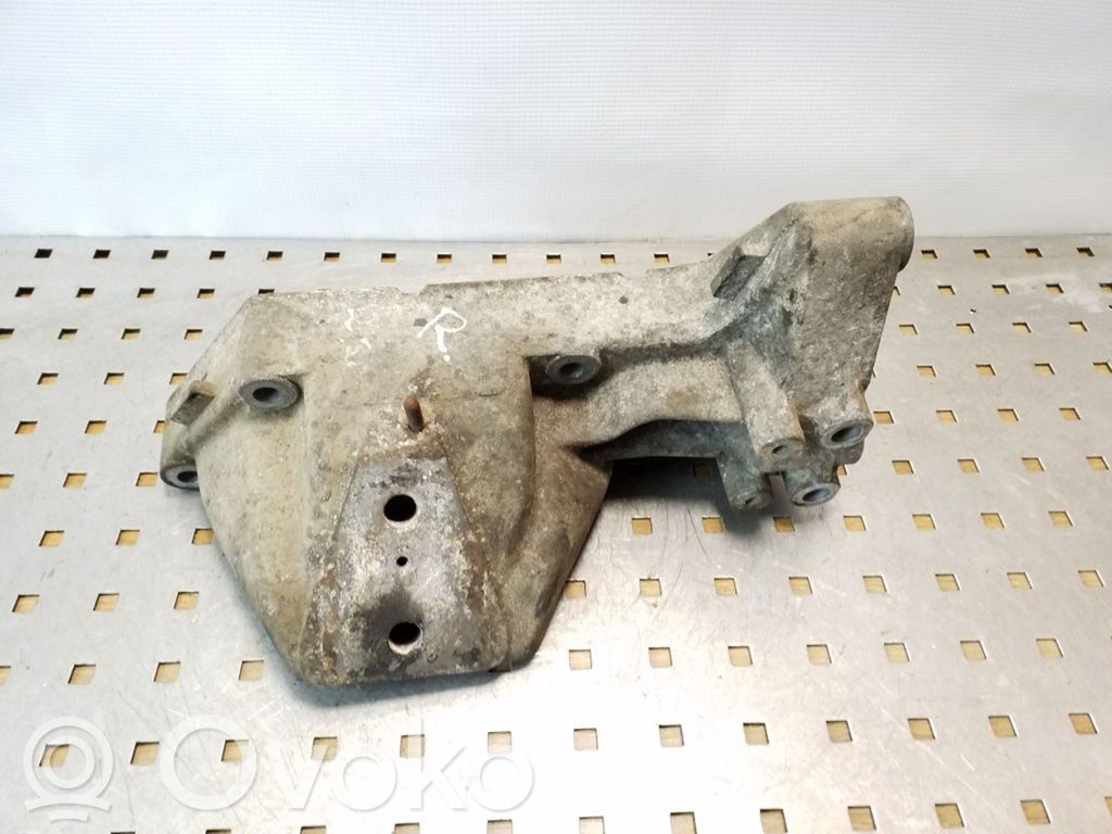 Iveco Daily 35 - 40.10 Engine mounting bracket 