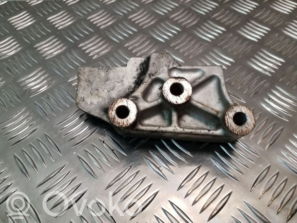 Chrysler Voyager Engine mounting bracket 