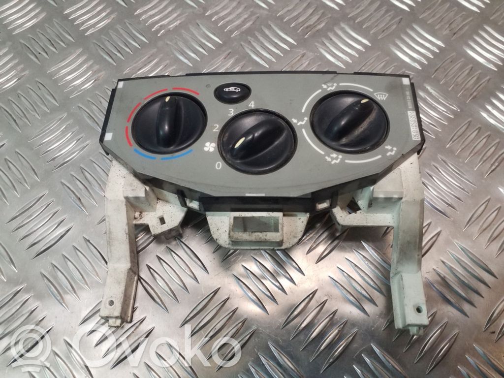 Opel Vivaro Climate control unit 