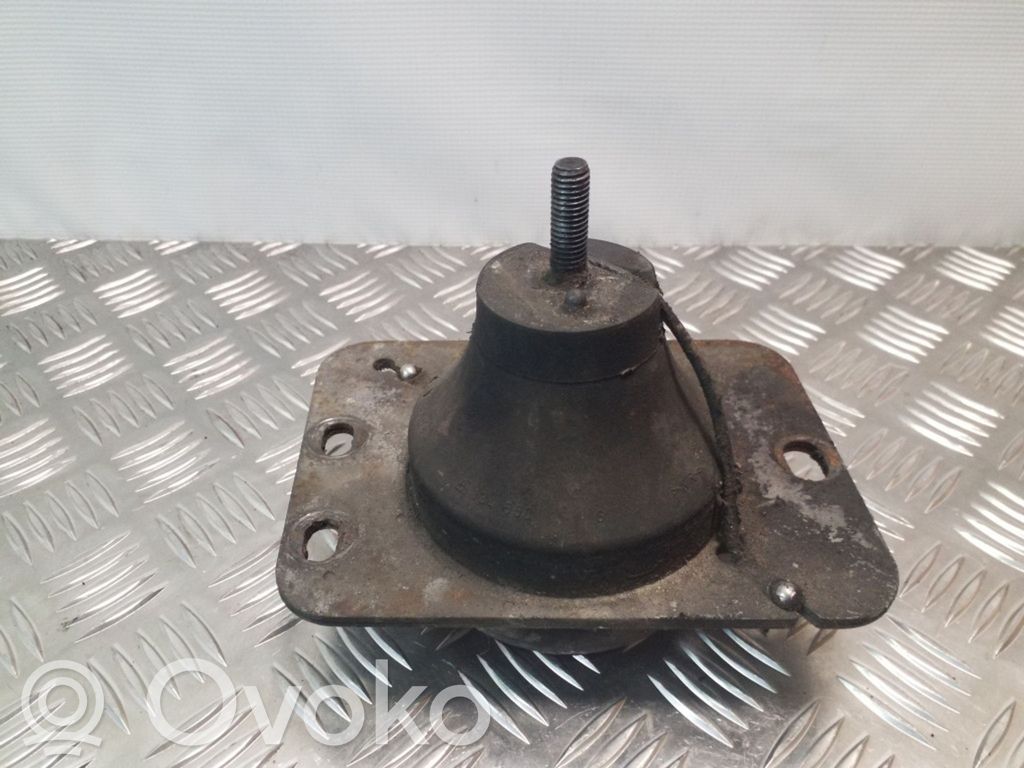 Engine mount bracket   8200049236