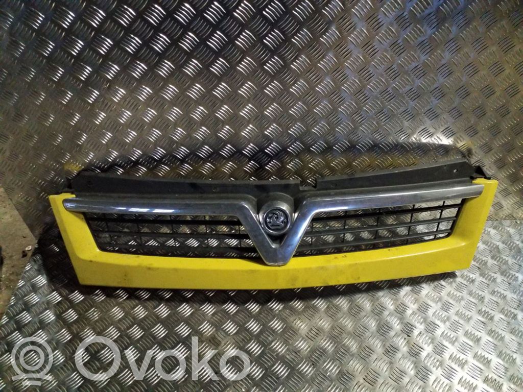 Opel Movano A Etupuskurin ylempi jäähdytinsäleikkö 