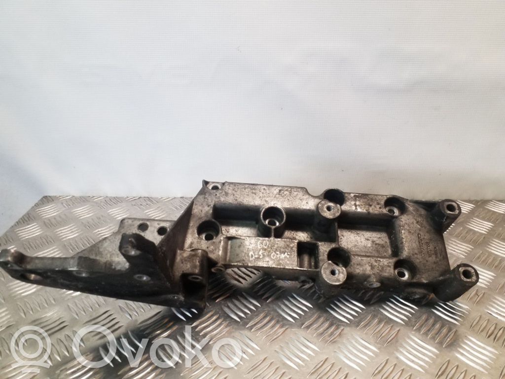 Volvo S60 Engine mounting bracket 