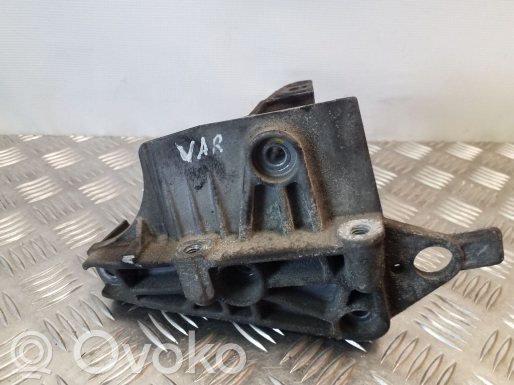 Nissan Juke I F15 Engine mounting bracket 