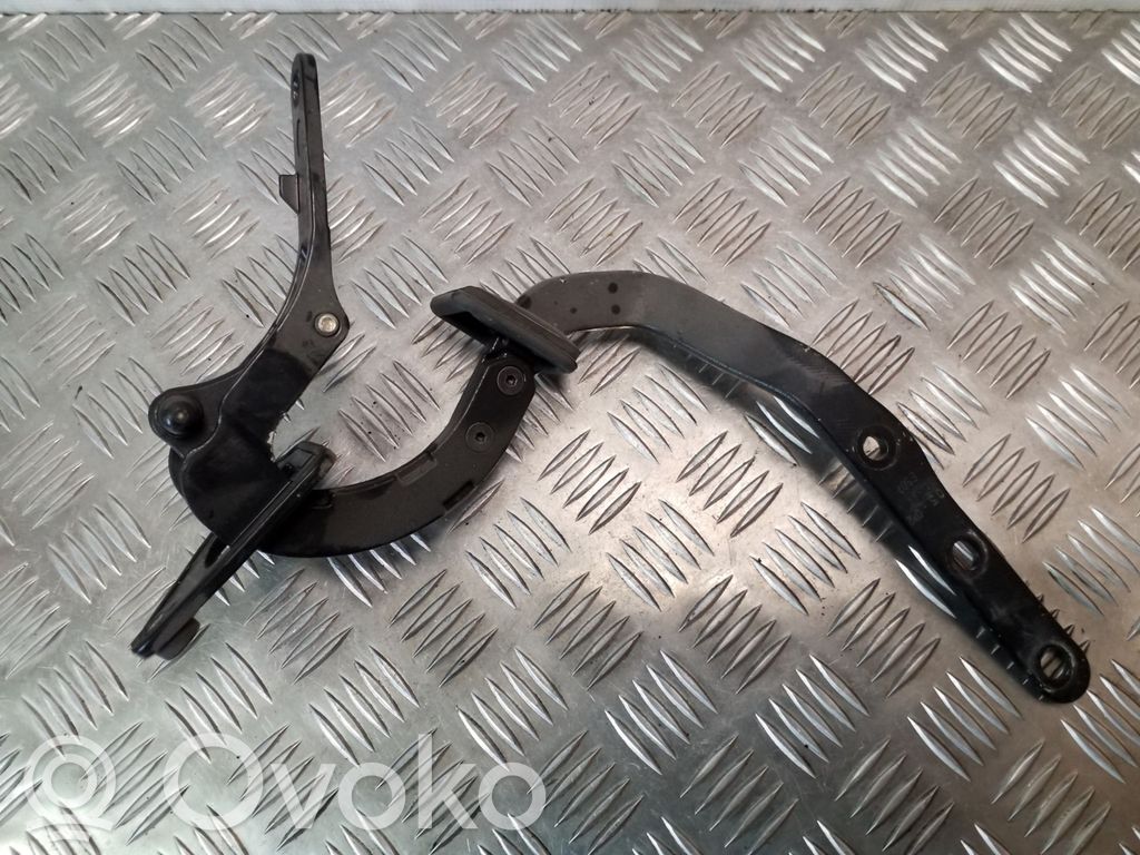 Volvo V70 Tailgate/trunk/boot hinge 
