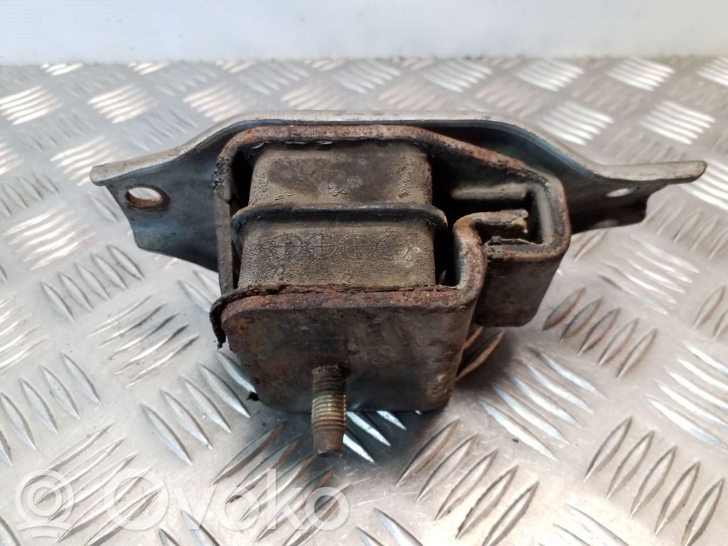 Subaru Legacy Engine mount bracket 