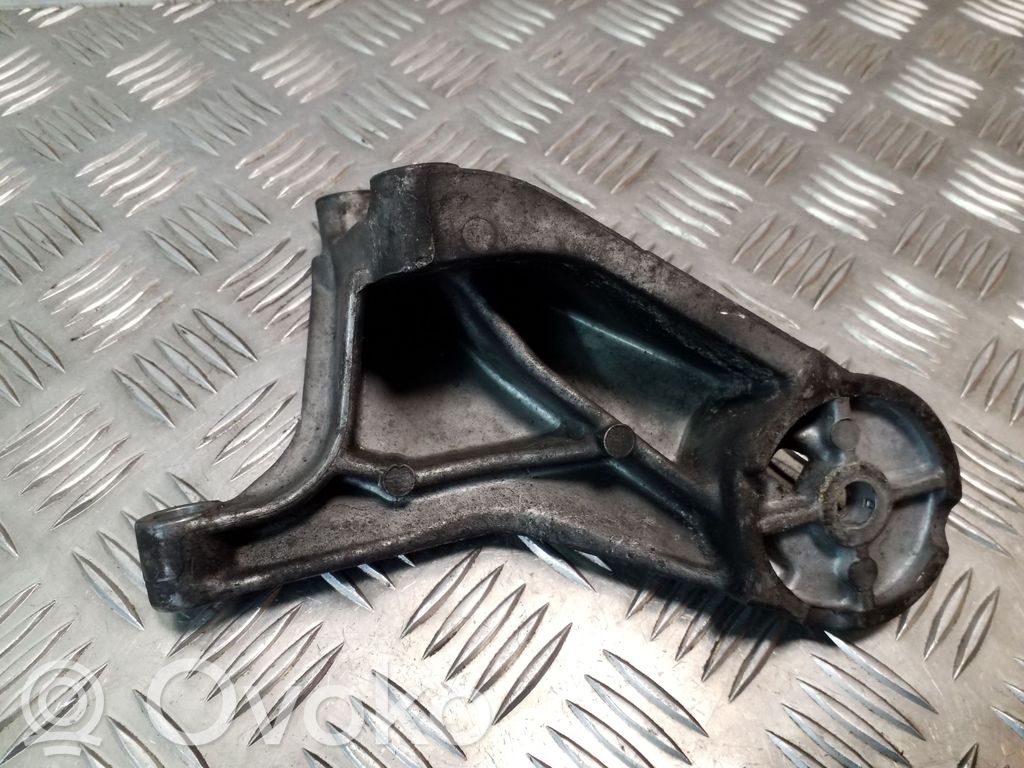 Volvo S70  V70  V70 XC Engine mounting bracket 