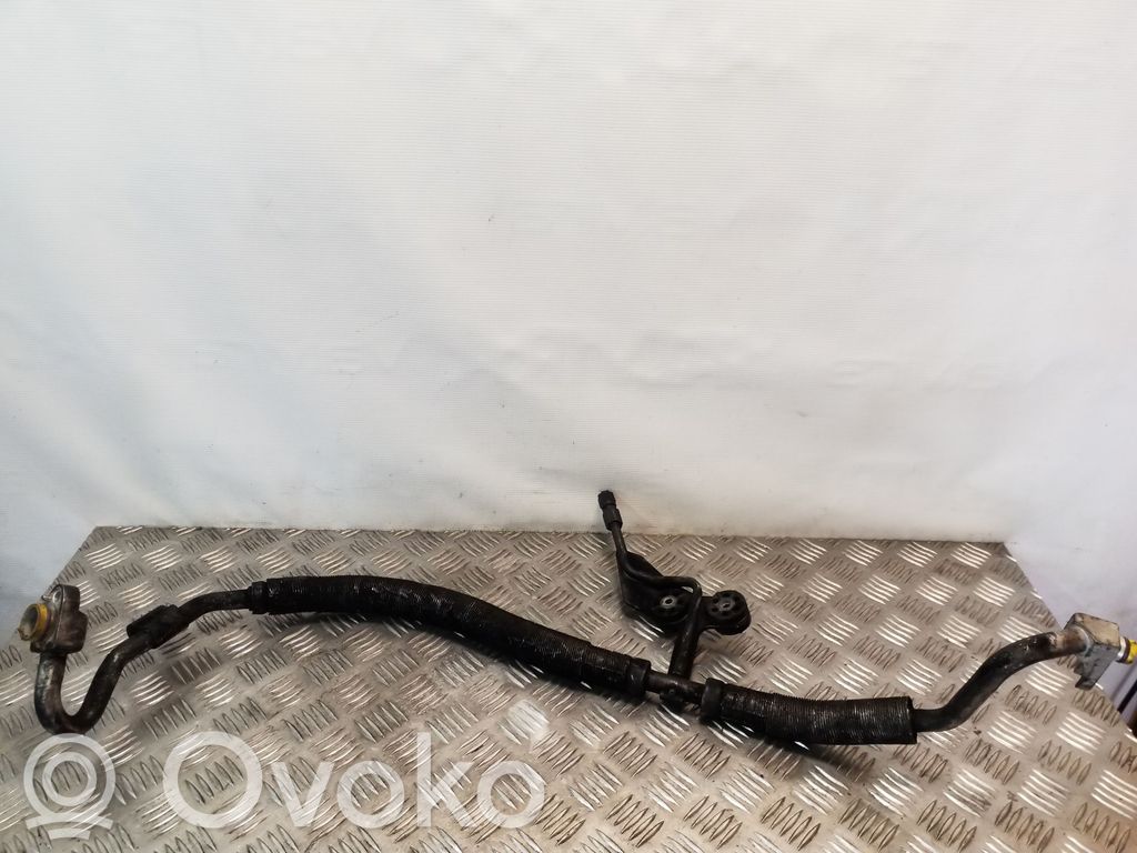 Ilmastointilaitteen putki (A/C)   6911946