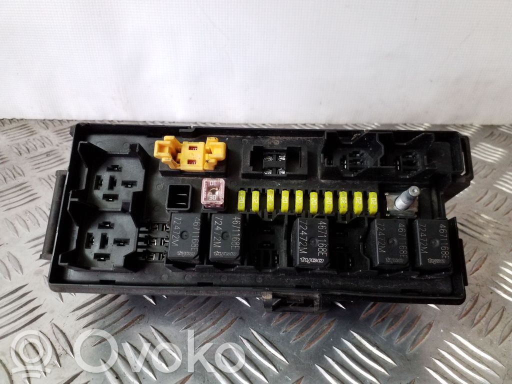 Fuse module   04692073AB