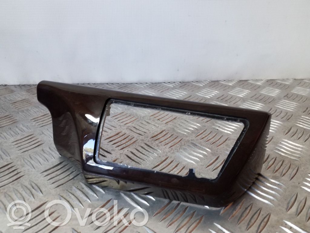 Panel trim   7025310