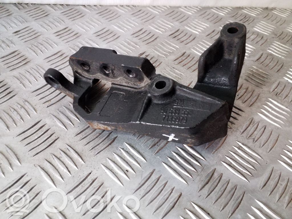 Opel Zafira A Engine mounting bracket 