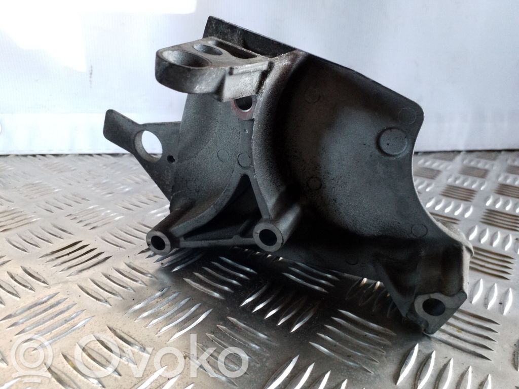 Nissan Juke I F15 Engine mounting bracket 